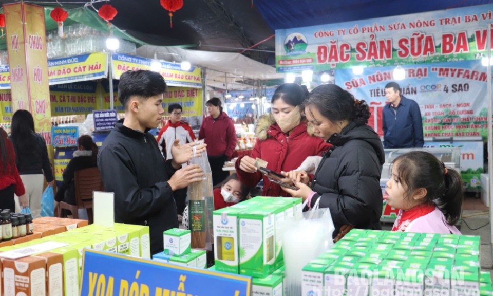 Hơn 180 gian hàng trưng bày sản phẩm tại Hội chợ Xuân Lạng Sơn 2025