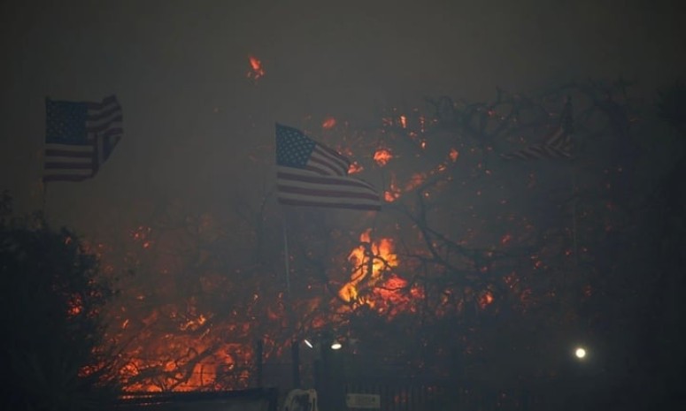 Gió giật mạnh, thảm họa cháy rừng California ngày càng nghiêm trọng