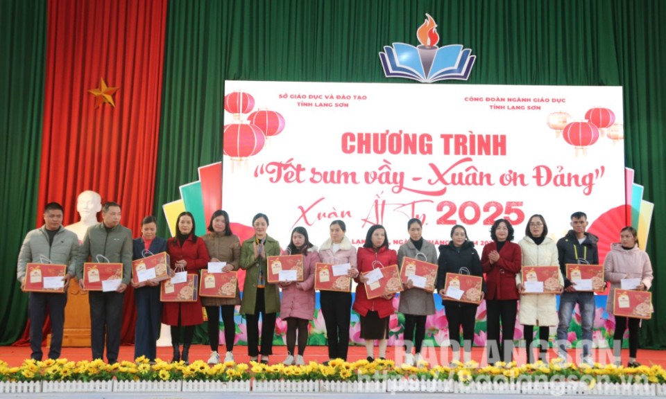 Ngành giáo dục tổ chức “Tết sum vầy – Xuân ơn Đảng”