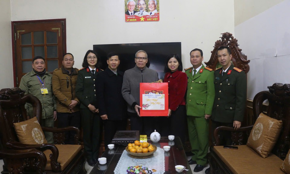 Đoàn công tác của thành phố Lạng Sơn thăm, chúc tết, tặng quà người có uy tín trên địa bàn