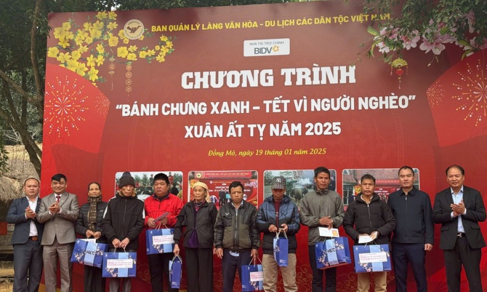 Khai mạc chương trình ‘Bánh chưng xanh - Tết vì người nghèo’ năm 2025