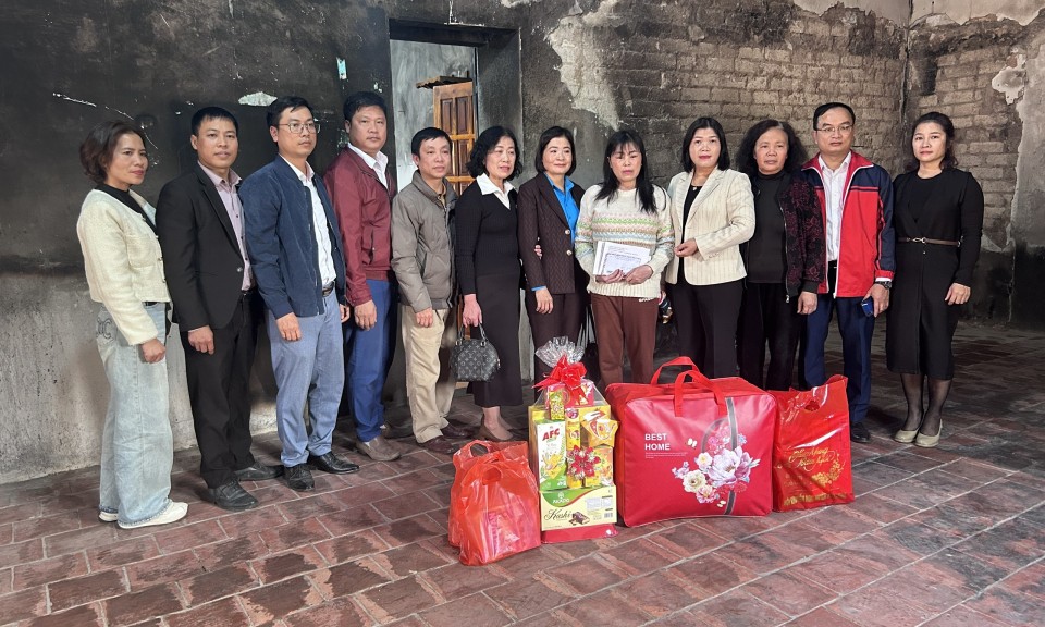 Hữu Lũng hỗ trợ đột xuất cho giáo viên bị cháy nhà