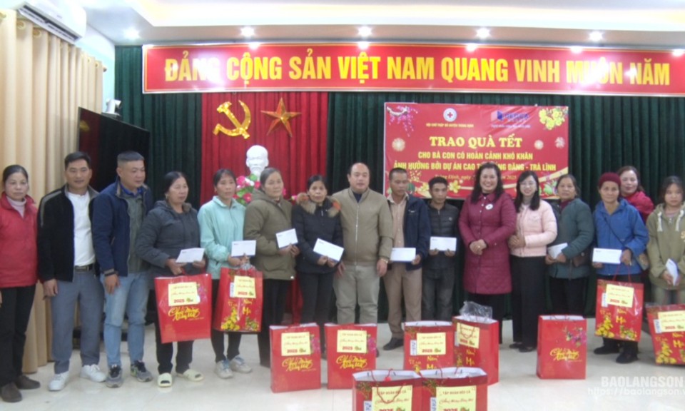 Tràng Định: Tập đoàn Đèo Cả tặng 50 suất quà tết cho các hộ dân có hoàn cảnh khó khăn
