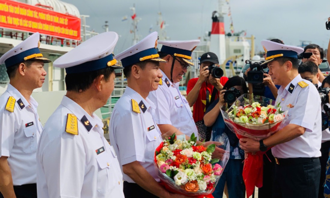 Mang mùa xuân đến với biển đảo xa xôi