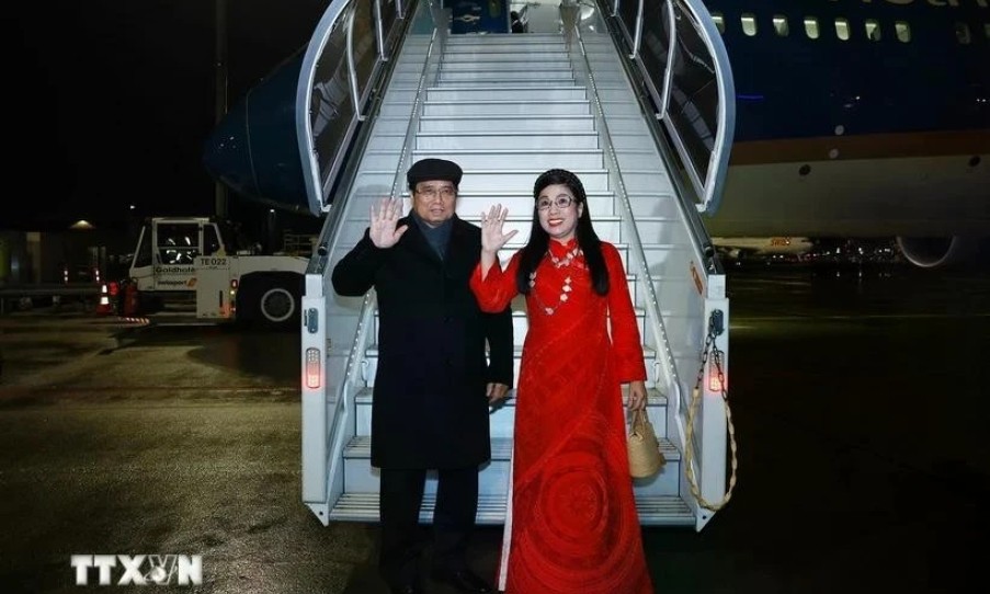 PM returns to Hanoi, concluding Europe trip