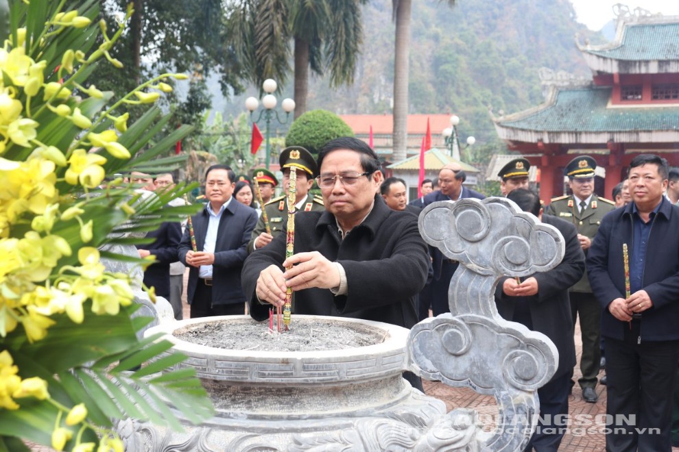 Thủ tướng Phạm Minh Chính dâng hương tại Khu di tích Chủ tịch Hồ Chí Minh với chiến thắng Chiến dịch Biên giới năm 1950