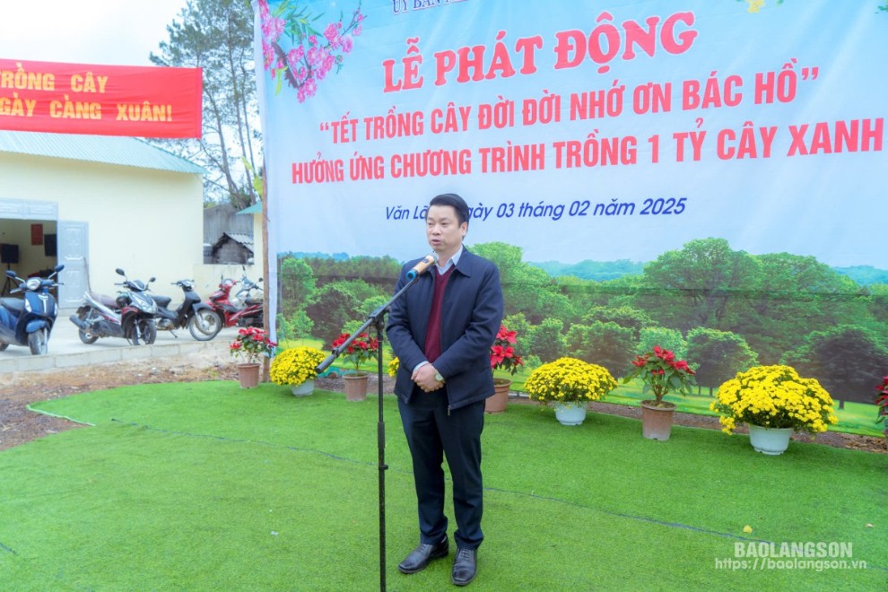 Lãnh đạo UBND huyện Văn Lãng phát động trồng cây năm 2025