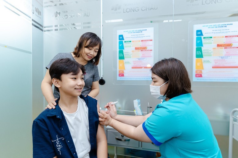 Trung tâm tiêm chủng FPT Long Châu đã triển khai nhiều chương trình hỗ trợ bao gồm vaccine cúm, phế cầu. Ảnh: FPT Long Châu