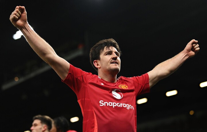 Maguire giúp Man Utd đánh bại Leicester City.