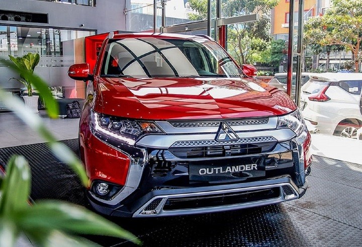 Mitsubishi Outlander 2024.