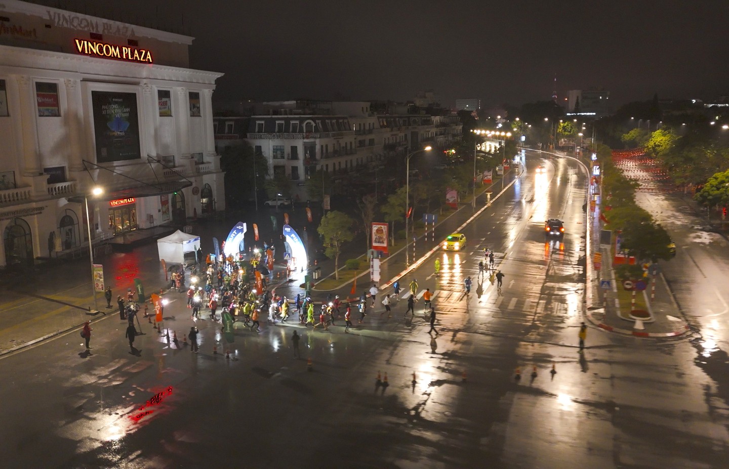 Giữ nguyên 4 cự li thi đấu: 10km, 25km, 42km và 70km so với giải năm ngoái song có những điều chỉnh phù hợp, cuộc đua năm nay khởi tranh vào lúc 3 giờ sáng đối với cự li 70km (sớm hơn 1 tiếng so với mùa giải năm 2024). Lúc này, thành phố Lạng Sơn vẫn đang chìm trong 