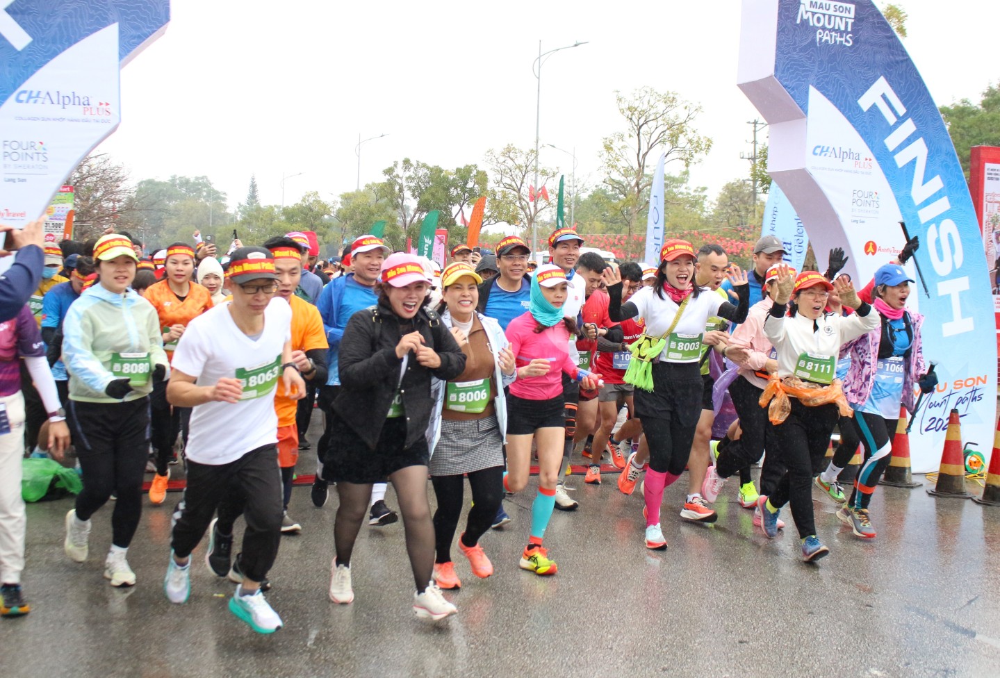 Cự li 10km có đông vận động viên Lạng Sơn nhất. Cung đường chạy của cự li này chủ yếu quanh thành phố Lạng Sơn, do đó, thời gian xuất phát của các vận động viên ở cự li này là 10 giờ. 