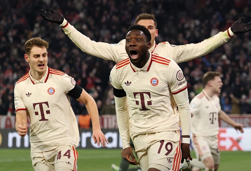 Alphonso Davies đưa Bayern Munich vào vòng 1/8 Champions League. Ảnh: Bayern Munich FC 