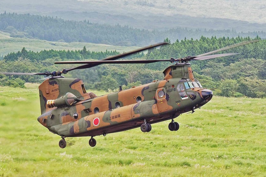 Trực thăng CH-47JA Chinook của quân đội Nhật Bản. Ảnh: airdatanews