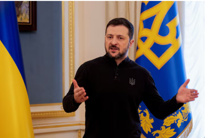 Tổng thống Ukraine Volodymyr Zelensky tổ chức họp báo tại Kiev, Ukraine ngày 19/2. (Ảnh: REUTERS)