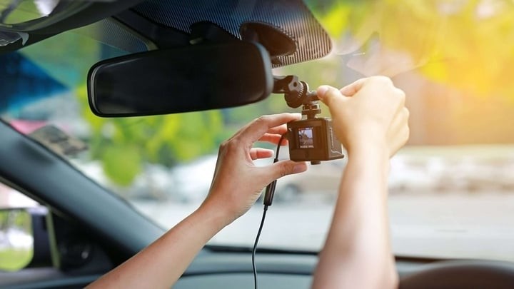 Tính năng là điều cần lưu ý khi mua camera hành trình ô tô. (Ảnh: Chungauto)