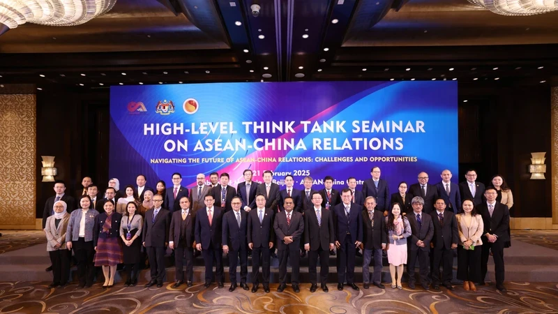 Các học giả đến từ các nước ASEAN và Trung Quốc tham dự hội thảo. (Ảnh do Trung tâm ASEAN-Trung Quốc cung cấp)