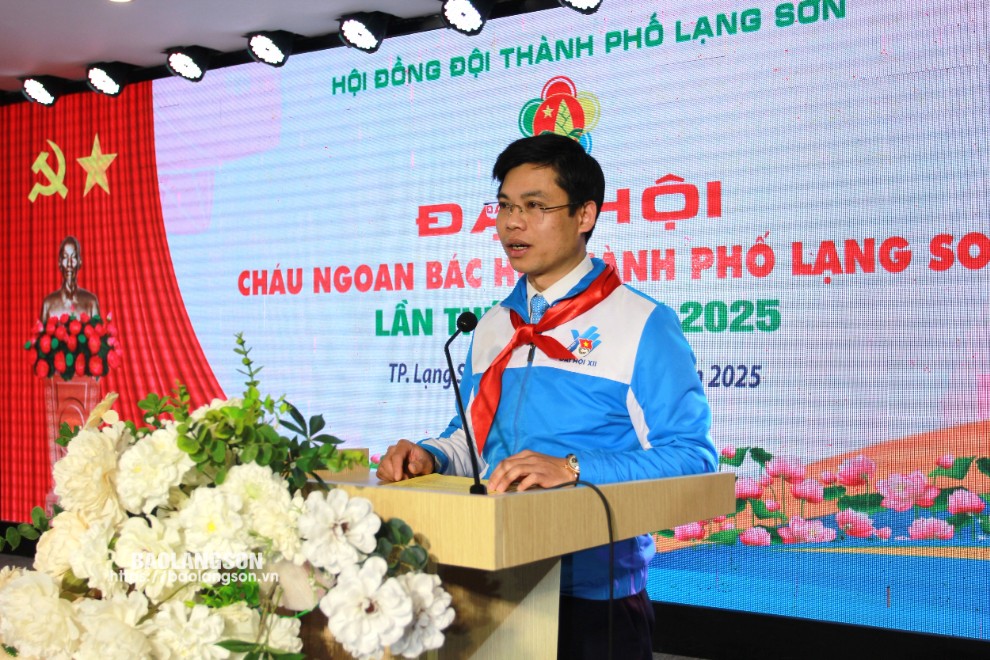 Anh Phương Văn Bích, Bí thư Thành đoàn, Phó Chủ tịch Hội đồng Đội thành phố Lạng Sơn phát biểu khai mạc đại hội