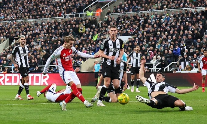 Tin thể thao (6-2): Newcastle loại Arsenal ở Carabao Cup