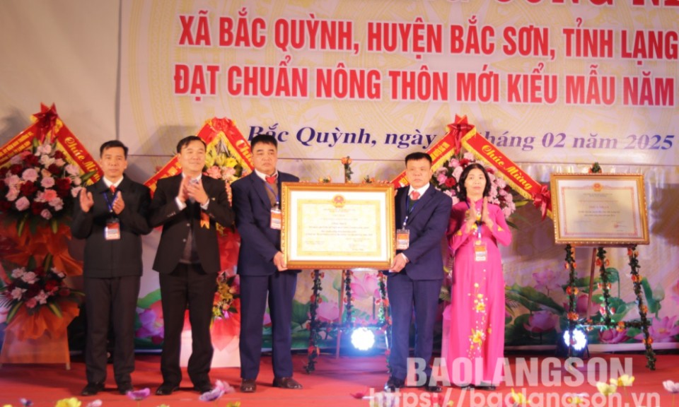 Xã Bắc Quỳnh đón bằng công nhận đạt chuẩn nông thôn mới kiểu mẫu