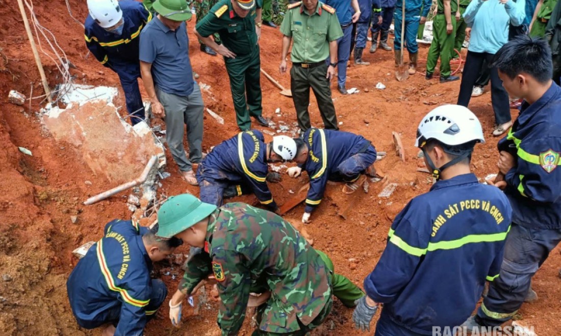 Khắc ghi lời Bác dạy “Vì nước quên thân, vì dân phục vụ”