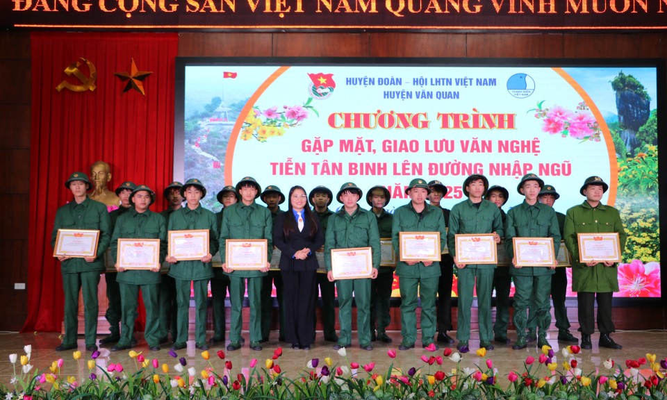 Văn Quan:  Gặp mặt, giao lưu tiễn tân binh lên đường nhập ngũ năm 2025