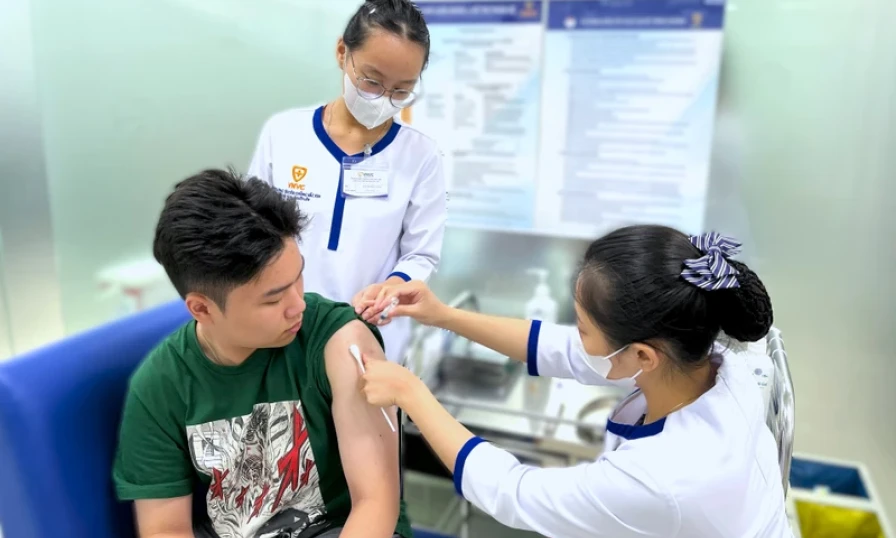 Gia tăng người dân đi tiêm vaccine cúm