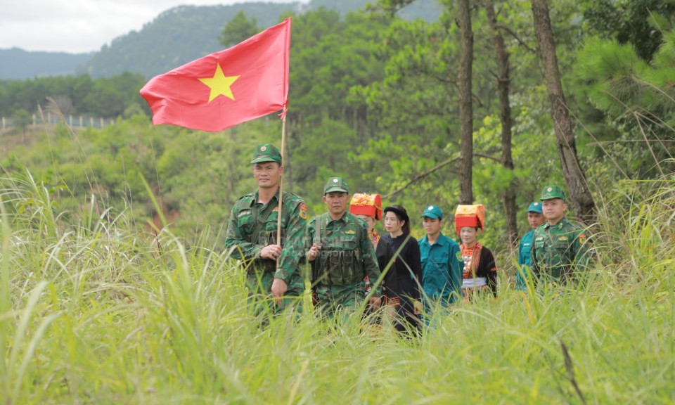 Phụ nữ tích cực tham gia bảo vệ  chủ quyền lãnh thổ, an ninh biên giới