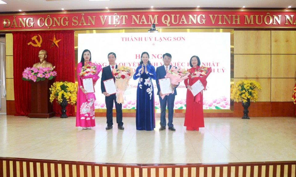 Thành ủy Lạng Sơn: Công bố quyết định về việc hợp nhất Ban Tuyên giáo Thành uỷ và Ban Dân vận Thành ủy