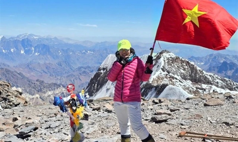 Vietnamese woman conquers highest mountain in the Americas