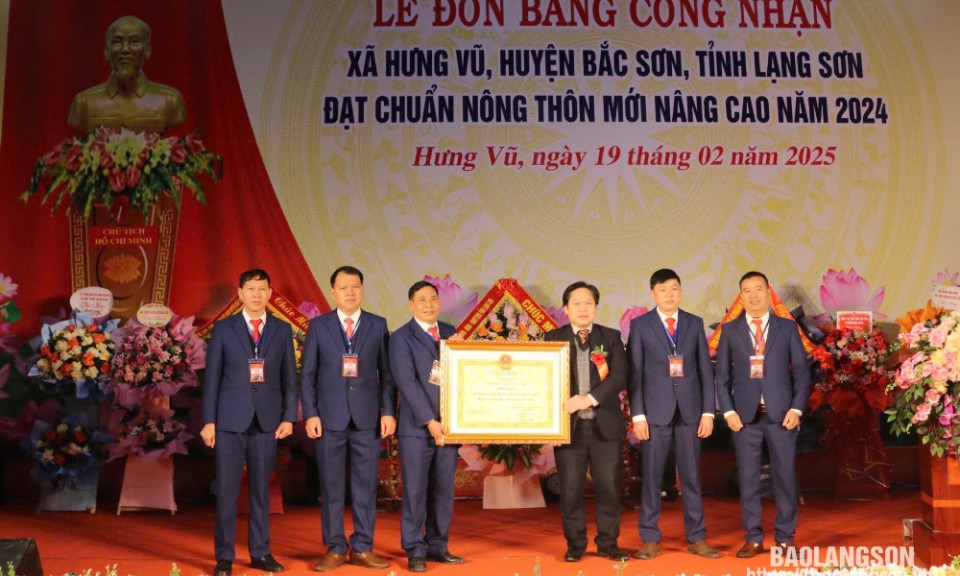 Xã Hưng Vũ đón bằng đạt chuẩn nông thôn mới nâng cao