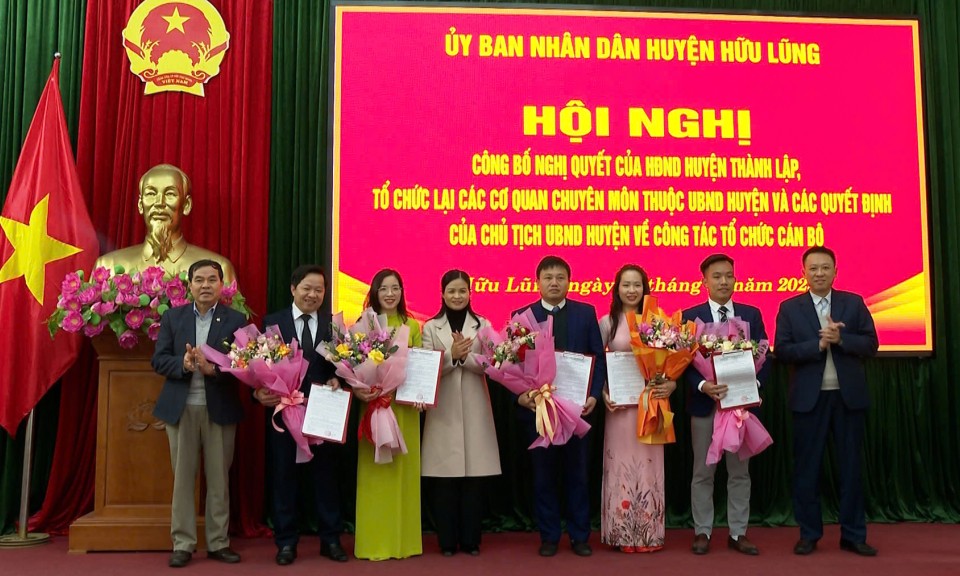 Hữu Lũng công bố Nghị quyết về thành lập và tổ chức lại cơ quan chuyên môn thuộc UBND huyện