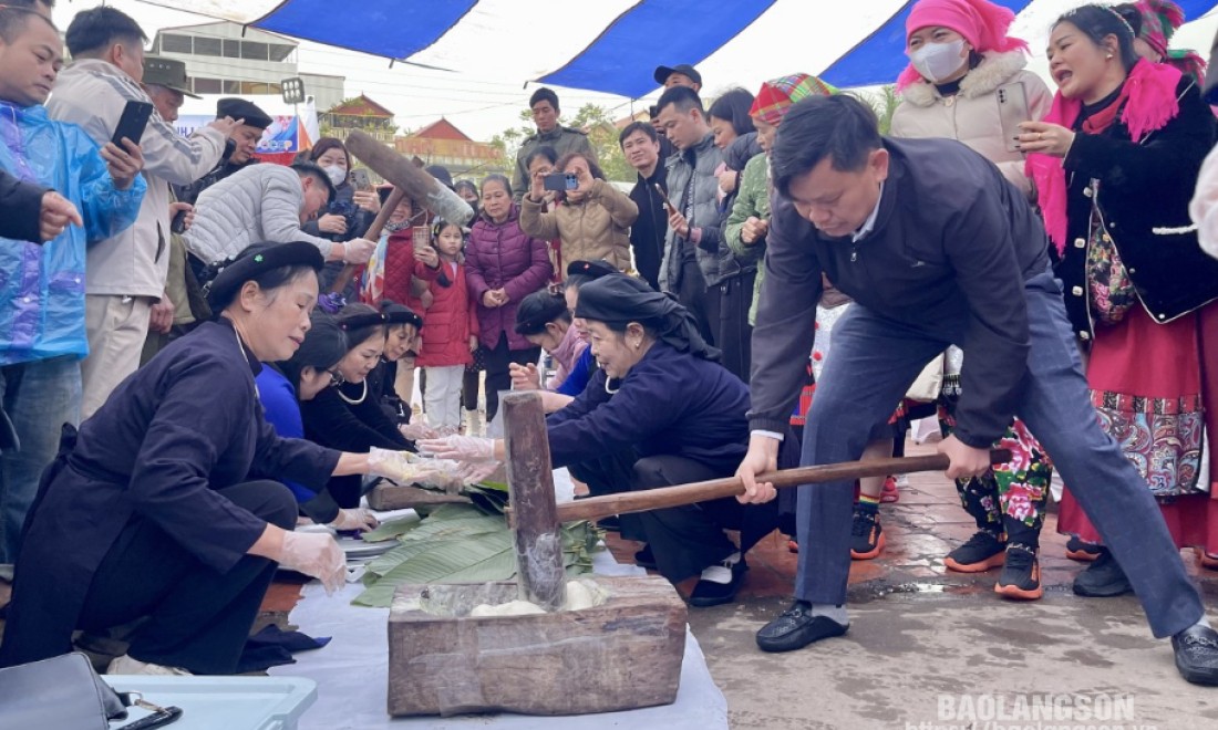 8 đội tham gia Hội thi giã bánh giầy, bánh ngải Xuân Ất Tỵ