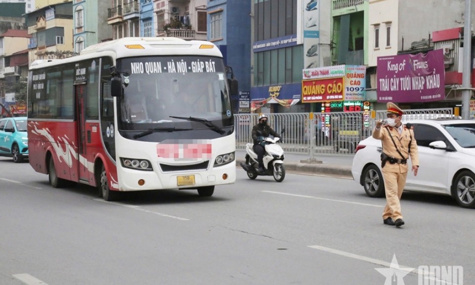 An toàn giao thông: Xử lý nghiêm xe khách dừng, đỗ sai quy định