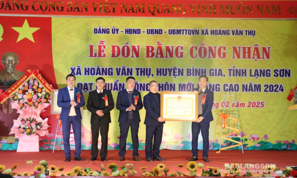 Xã Hoàng Văn Thụ, huyện Bình Gia đón bằng công nhận xã đạt chuẩn nông thôn mới nâng cao