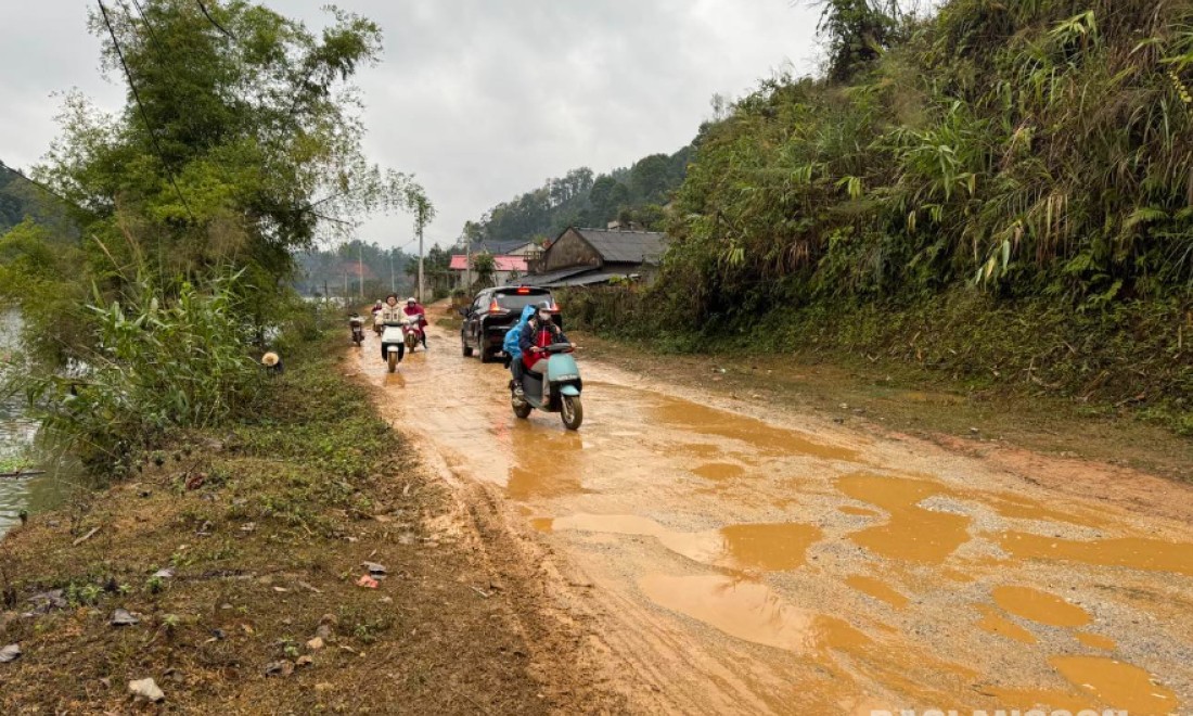 Chậm thi công hoàn trả đường tỉnh 235C: Người dân gặp khó