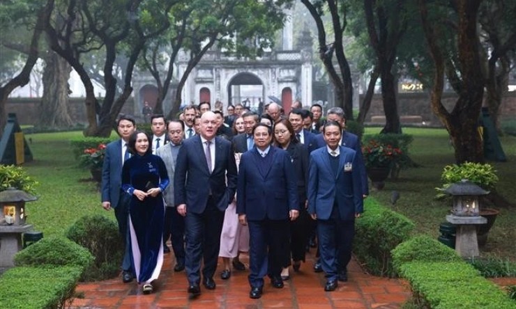 Vietnamese, New Zealand PMs visit Temple of Literature