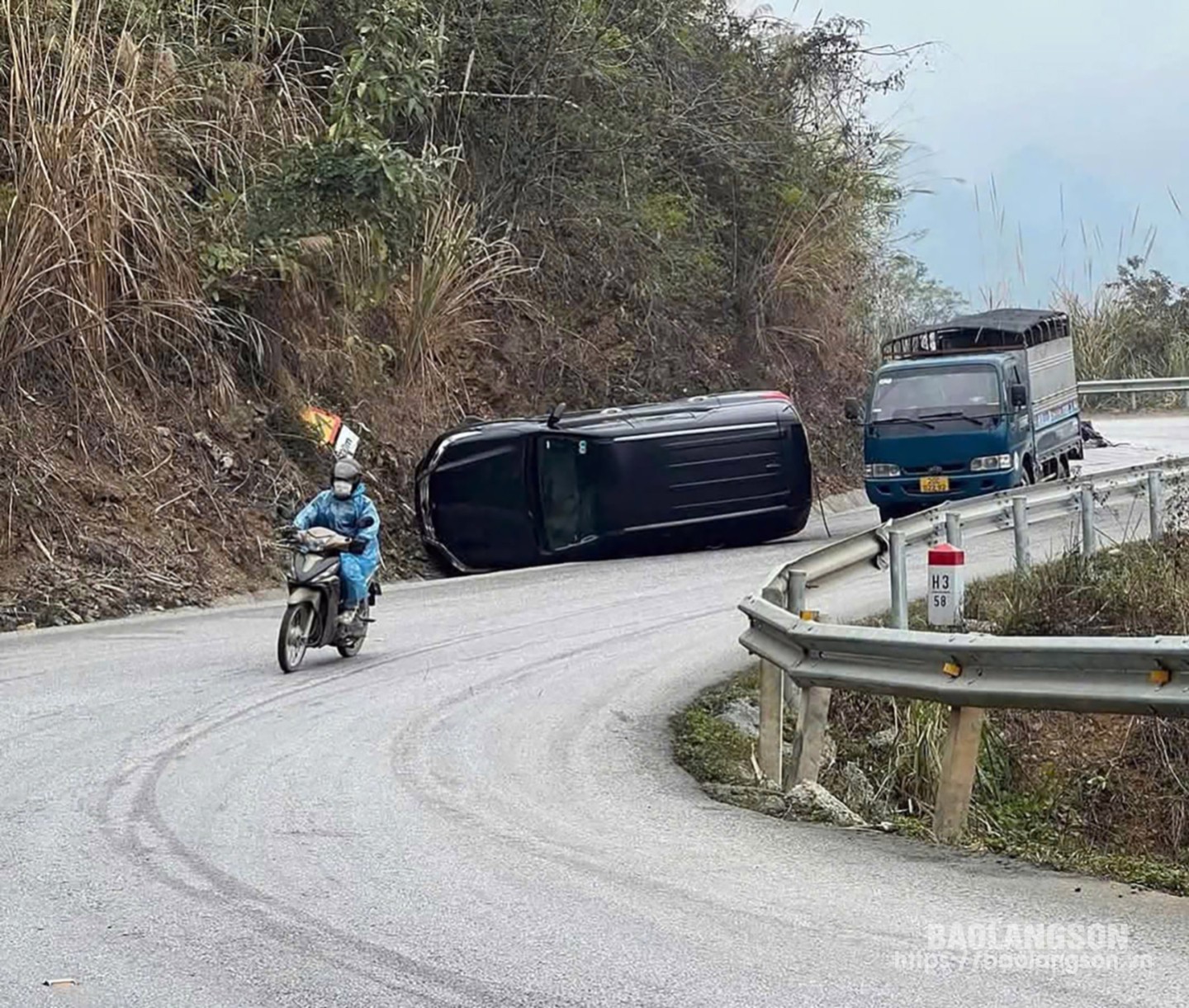 Hiện trường vụ TNGT (ngày 14/2/2025) tại Km 58 +300, trên tuyến quốc lộ 4A đoạn qua địa bàn xã Chí Minh, huyện Tràng Định, tỉnh Lạng Sơn 