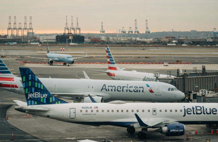 Sân bay quốc tế Newark Liberty ở New Jersey. (Ảnh: NY Times) 