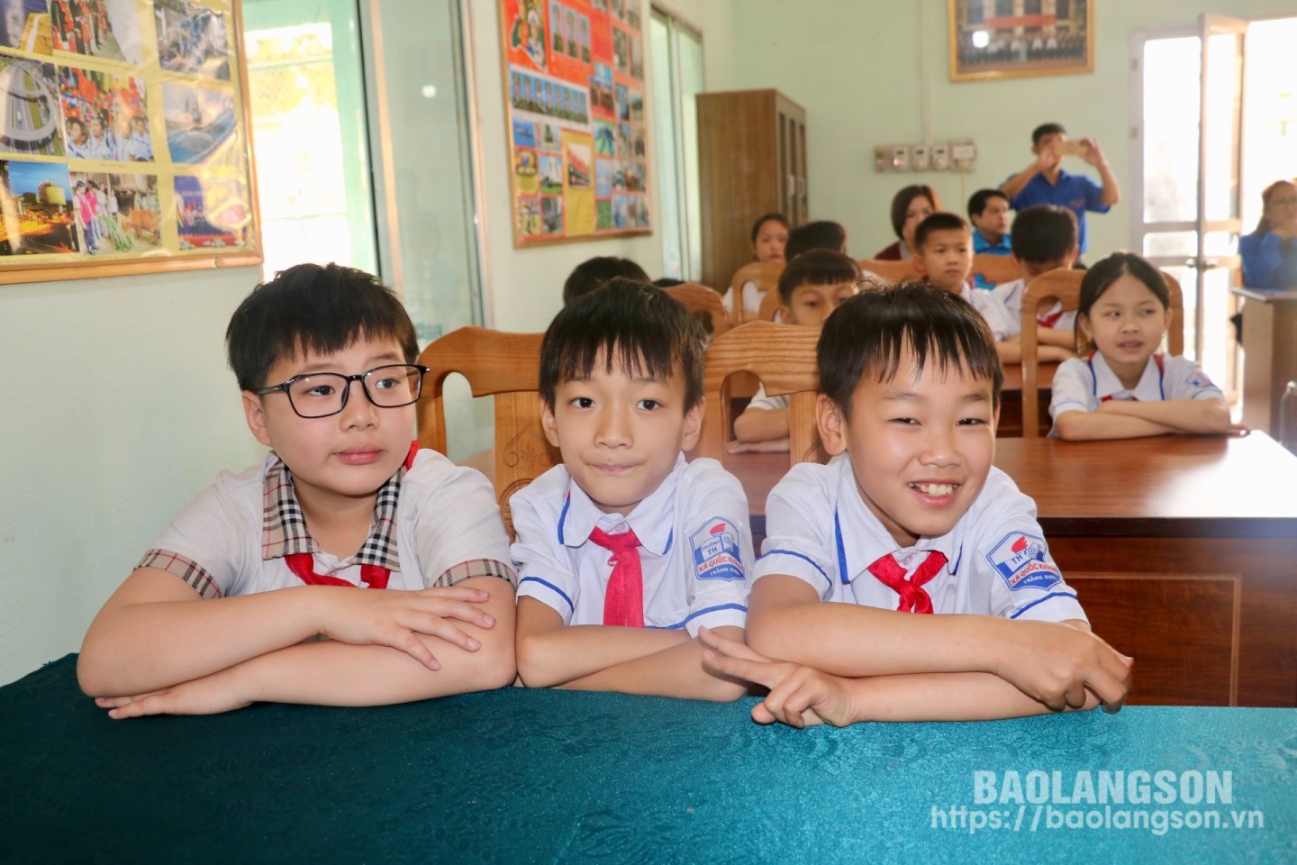 Học sinh Trường Tiểu học Quốc Khánh, xã Quốc Khánh, huyện Tràng Định tham gia chương trình “Tiết học Biên cương” tại Đồn Biên phòng Pò Mã