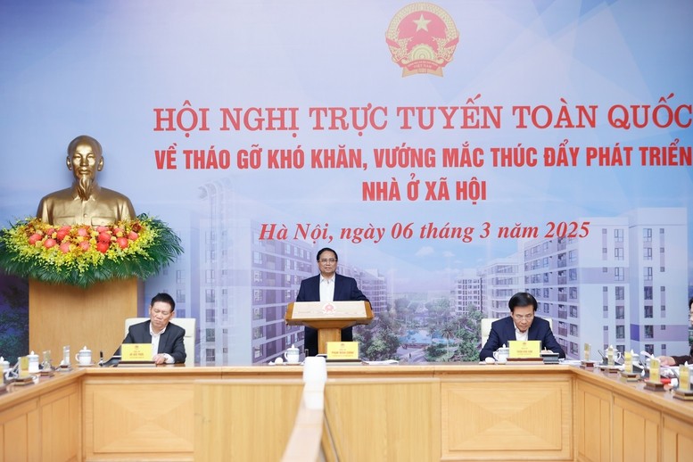 Thủ tướng đề nghị các doanh nghiệp triển khai các dự án nhà xã hội thực hiện đúng quy định, không để xảy ra tiêu cực, tham nhũng; các địa phương phải thành lập ban chỉ đạo về phát triển nhà ở xã hội; các dự án đã khởi công xây dựng thì phải hoàn thành, đưa vào sử dụng ngay trong năm 2025 - Ảnh: VGP/Nhật Bắc