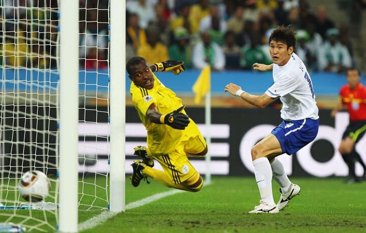 Lee Jung-soo ghi bàn ở World Cup 2010. (Ảnh: FIFA)