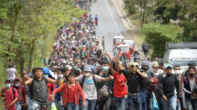 Người di cư Honduras di chuyển tại Camotan, Guatemala trong hành trình tới Mỹ. (Ảnh: AFP/TTXVN)