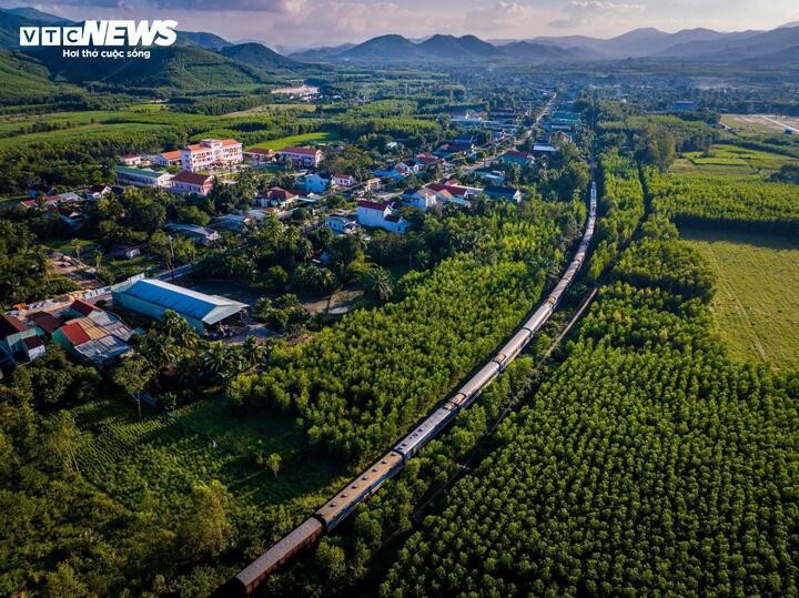 Các chuyến tàu/ toa tàu charter từ Hà Nội, TP.HCM và Đà Nẵng về Bình Định sẽ được miễn phí vé khứ hồi từ 28/3 -1/4.