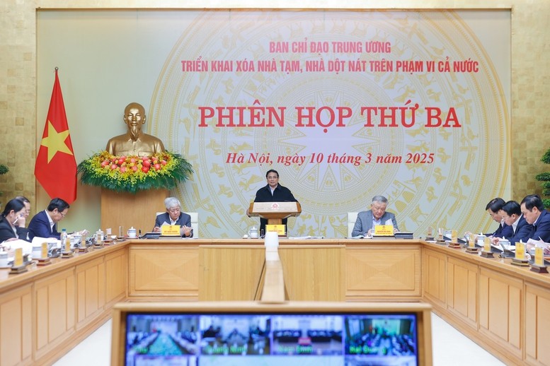 Thủ tướng Phạm Minh Chính chủ trì Phiên họp thứ 3 của Ban Chỉ đạo Trung ương triển khai xóa nhà tạm, nhà dột nát trên phạm vi cả nước để đánh giá tình hình, kết quả thực hiện chương trình và nhiệm vụ thời gian tới - Ảnh: VGP/Nhật Bắc