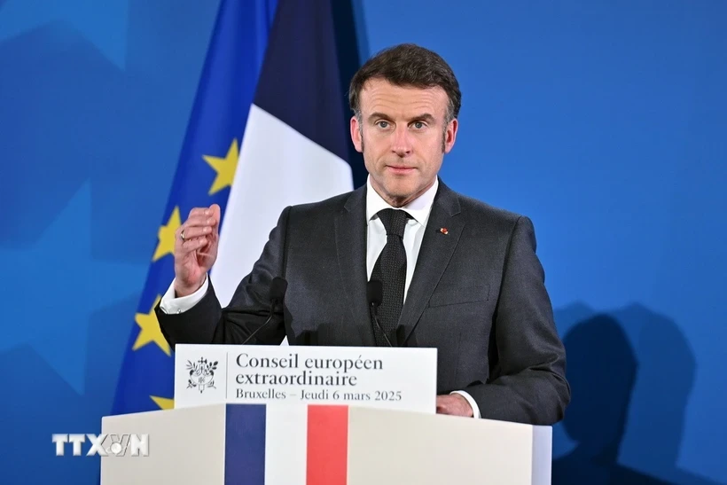 Tổng thống Pháp Emmanuel Macron phát biểu tại Hội nghị thượng đỉnh EU về quốc phòng và Ukraine, tại Brussels, Bỉ ngày 6/3. (Ảnh: Anadolu Agency/TTXVN)