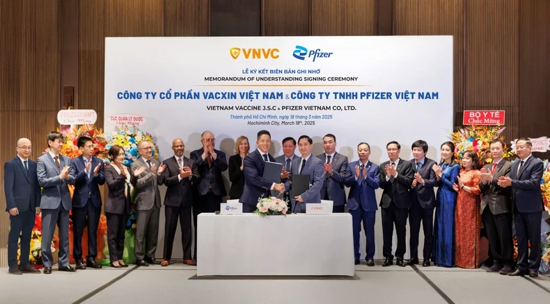 Lễ ký kết giữa Pfizer và VNVC.