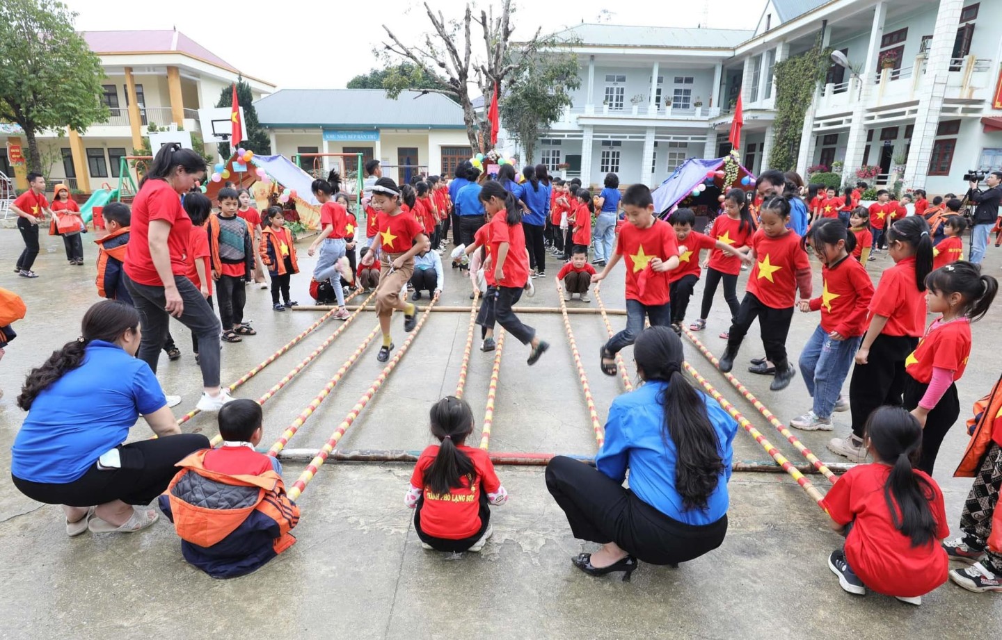 Thiếu nhi xã Quảng Lạc, thành phố Lạng Sơn hào hứng với tiết mục nhảy sạp tại Ngày hội Thiếu nhi vui khoẻ cấp tỉnh năm 2024