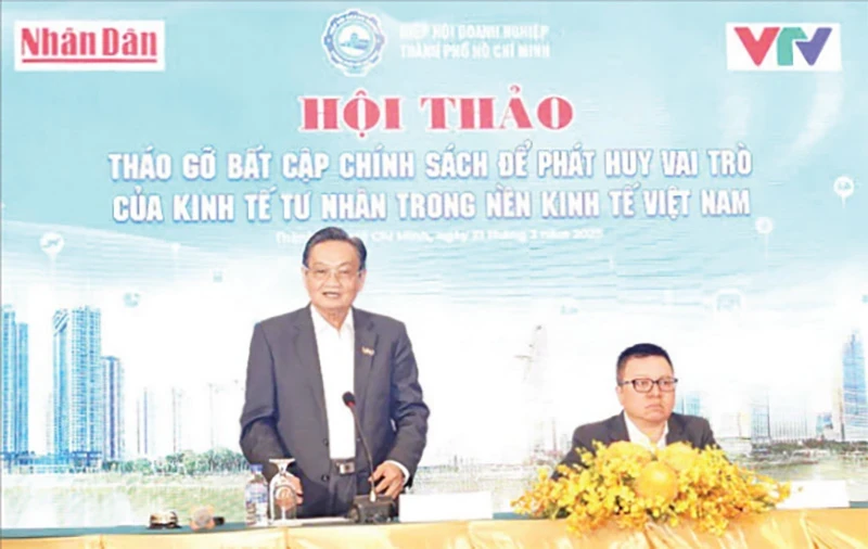 Các đại biểu chủ tọa Hội thảo 