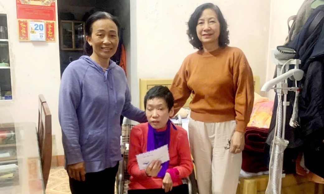 Nữ đảng viên gương mẫu, tận tuỵ